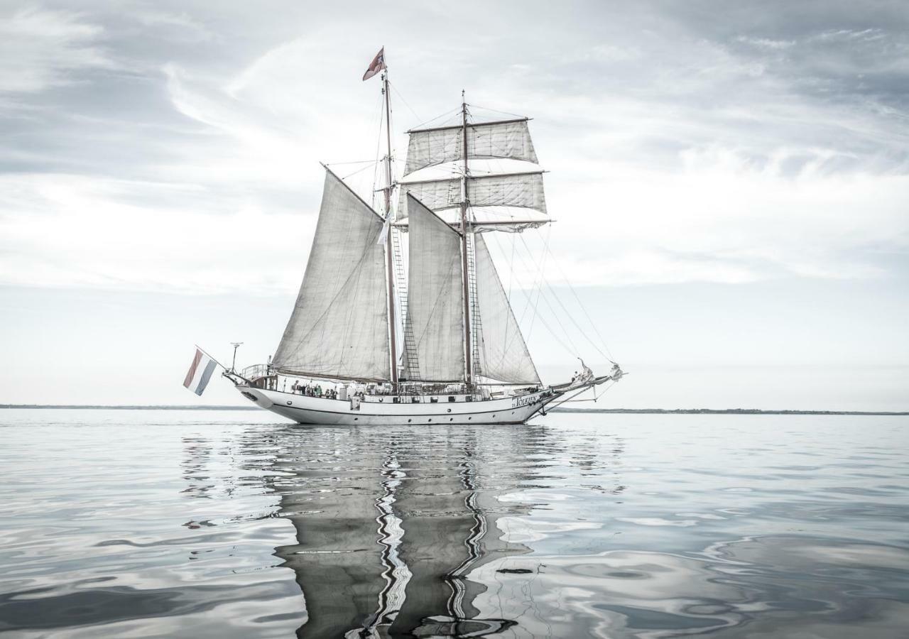 Отель Segelschiff J.R. Tolkien Гамбург Экстерьер фото
